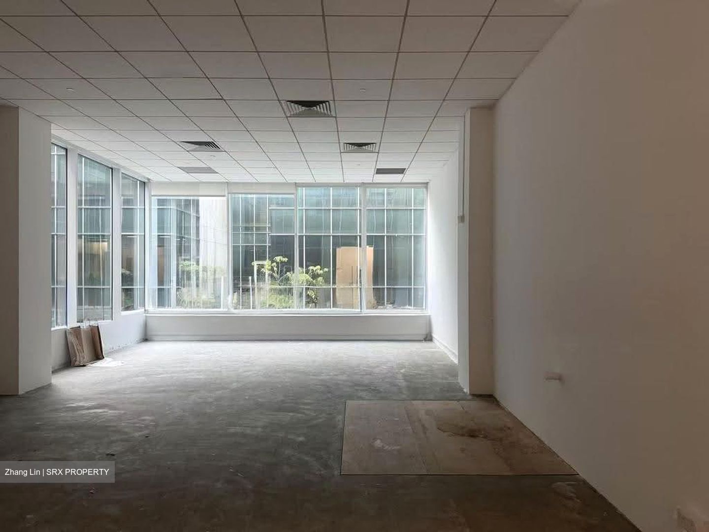 SQUARE 2 (D11), Office #615634531